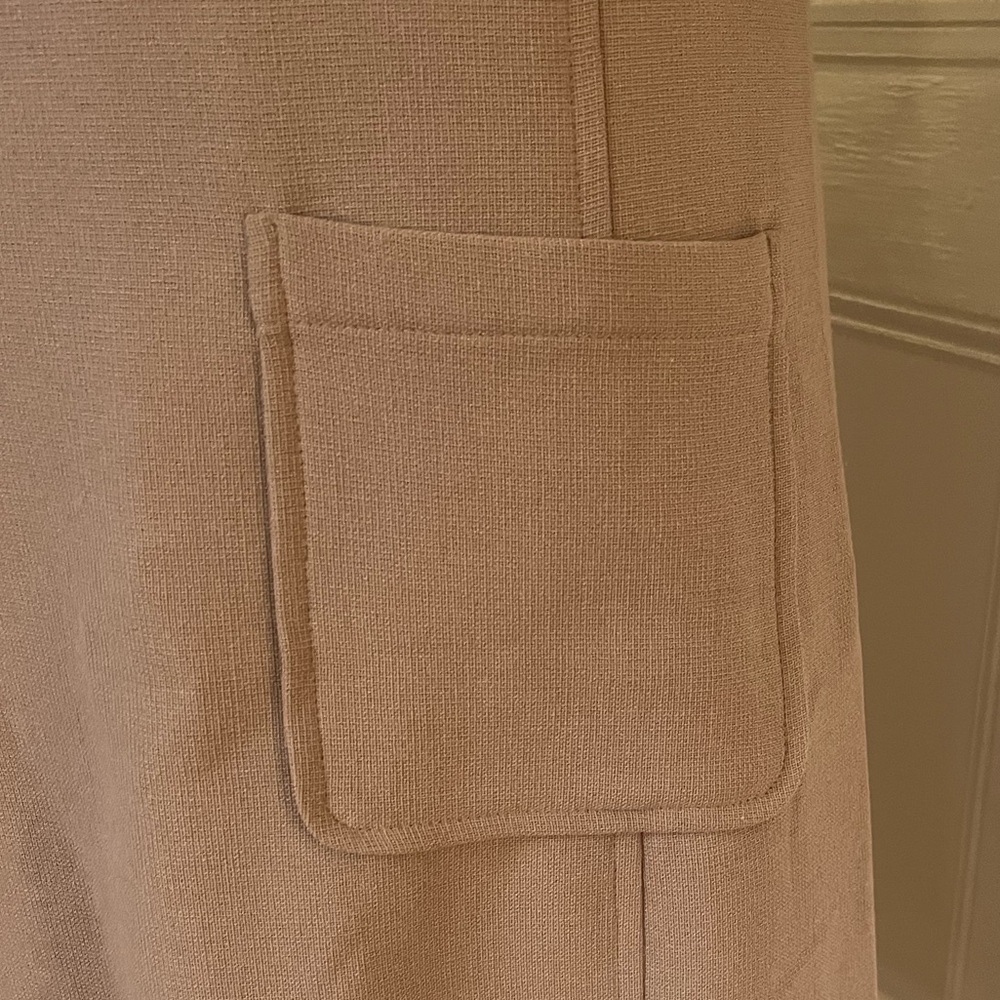 Trina Turk Maleko Short-Sleeve Shift Dress with Folded Collar. Size: 4. - Picture 11 of 14